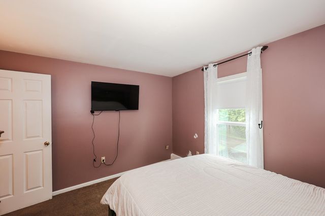 6 Concord Avenue, Derry, NH 03038