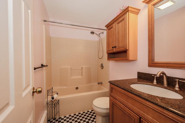 6 Concord Avenue, Derry, NH 03038