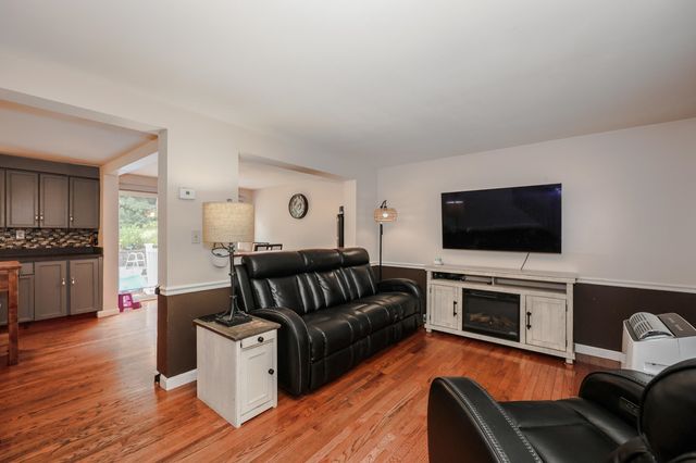 6 Concord Avenue, Derry, NH 03038