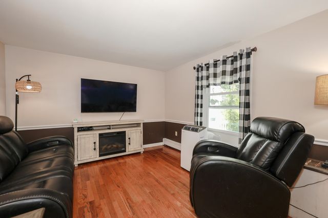 6 Concord Avenue, Derry, NH 03038
