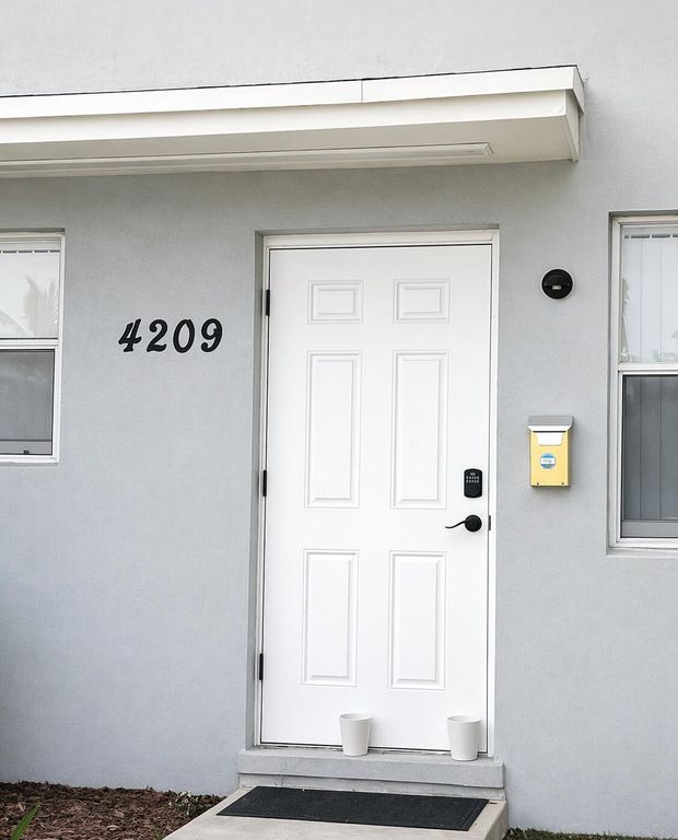 4209 S Olive Avenue, West Palm Beach, FL 33405