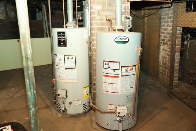 62-64 Whittier St, Springfield, MA 01108