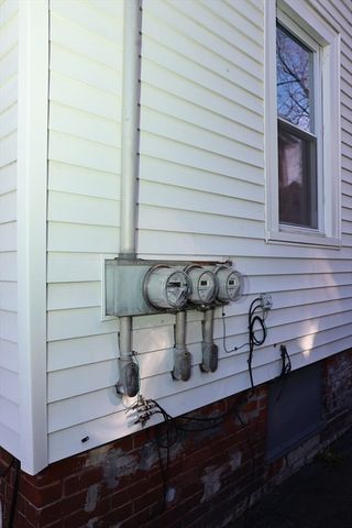 62-64 Whittier St, Springfield, MA 01108