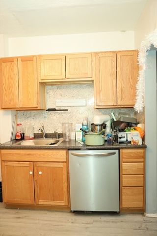 62-64 Whittier St, Springfield, MA 01108