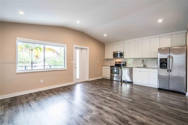 2412 NE 26th St 7, Fort Lauderdale, FL 33305