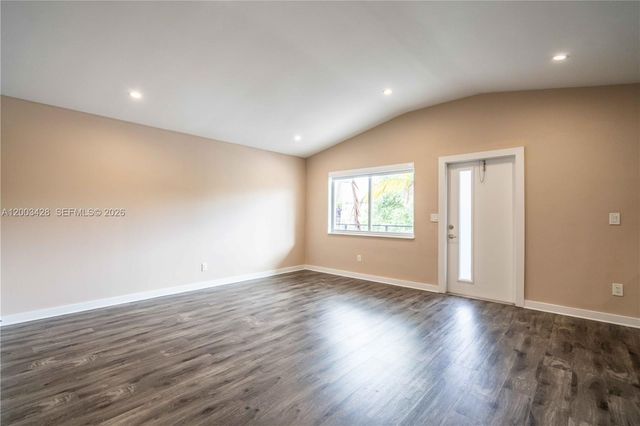 2412 NE 26th St 7, Fort Lauderdale, FL 33305