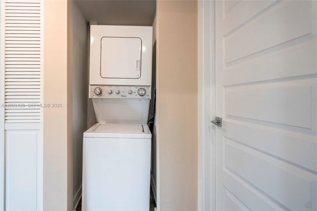 2412 NE 26th St 7, Fort Lauderdale, FL 33305