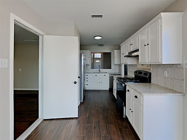 833 Weaver Street, Cedar Hill, TX 75104