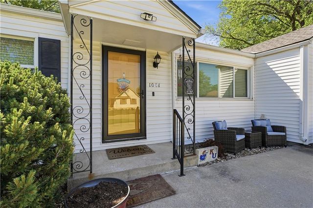 1001 N Walker Street, Olathe, KS 66061