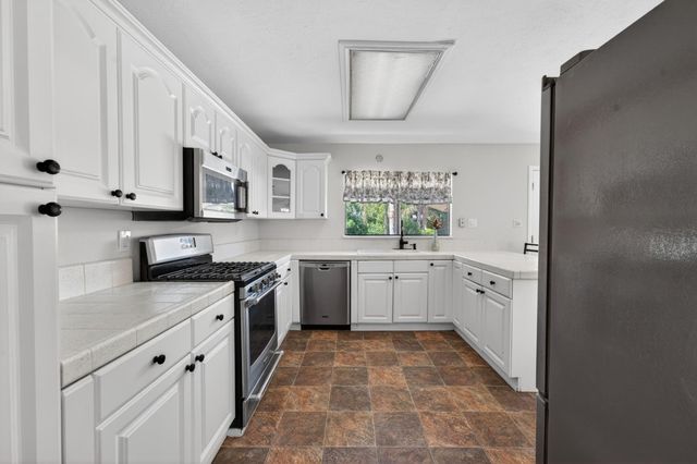 4516 Oxbow Dr, Sacramento, CA 95864
