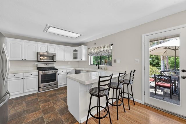 4516 Oxbow Dr, Sacramento, CA 95864