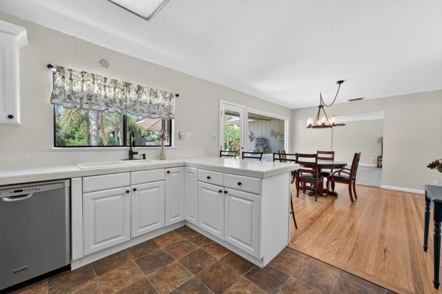 4516 Oxbow Dr, Sacramento, CA 95864