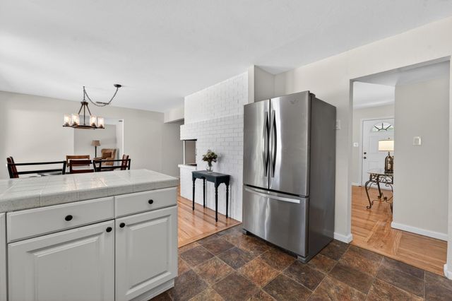 4516 Oxbow Dr, Sacramento, CA 95864