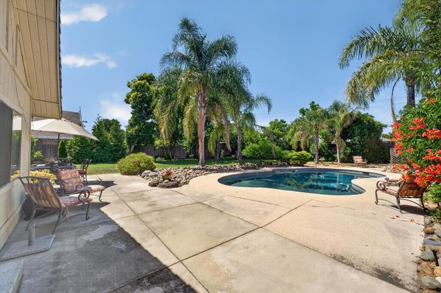 4516 Oxbow Dr, Sacramento, CA 95864