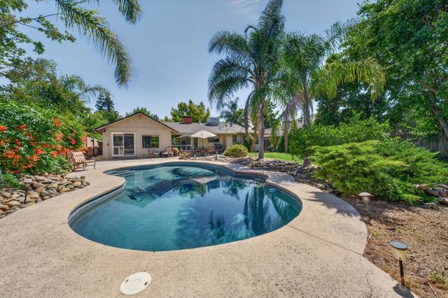 4516 Oxbow Dr, Sacramento, CA 95864