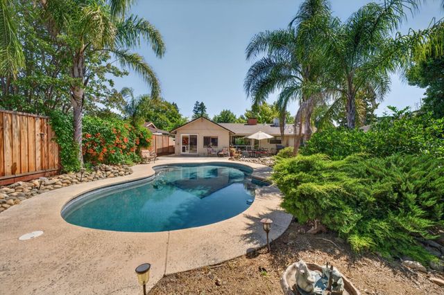 4516 Oxbow Dr, Sacramento, CA 95864
