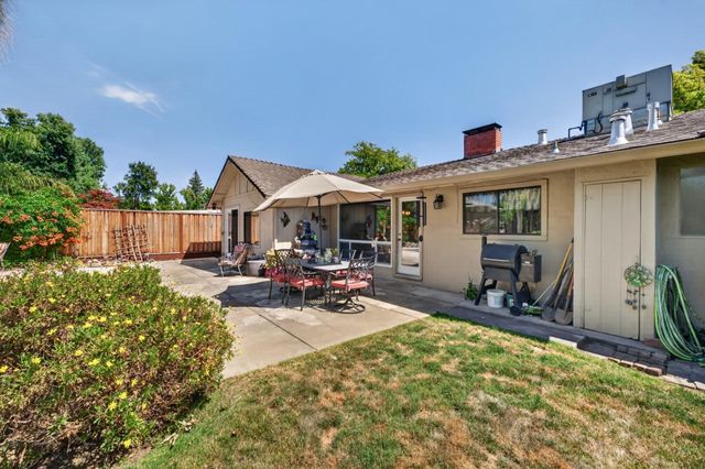 4516 Oxbow Dr, Sacramento, CA 95864