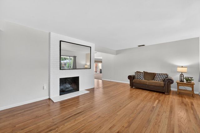 4516 Oxbow Dr, Sacramento, CA 95864