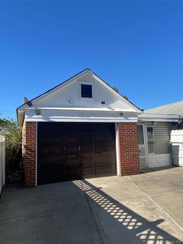 150-11 17th Avenue, Whitestone, NY 11357