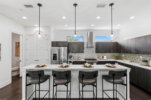 300 DELMAR TERRACE S, St Petersburg, FL 33701