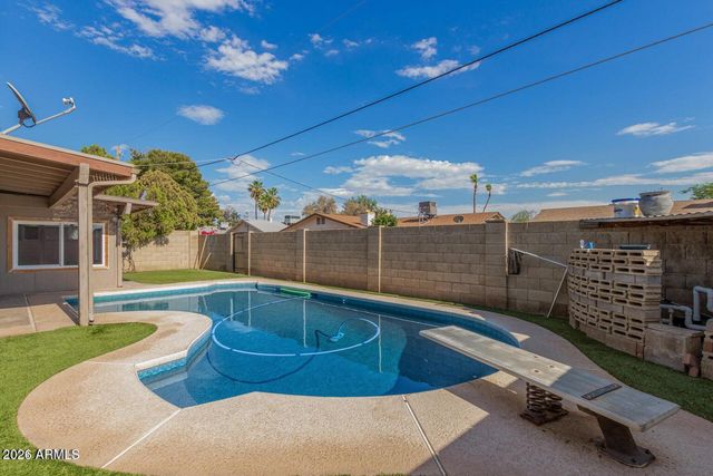 4137 W FRIER Drive, Phoenix, AZ 85051