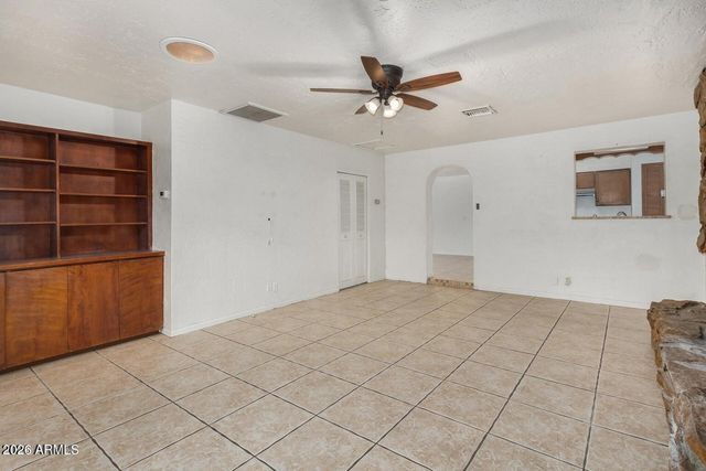 4137 W FRIER Drive, Phoenix, AZ 85051