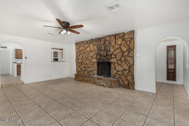 4137 W FRIER Drive, Phoenix, AZ 85051