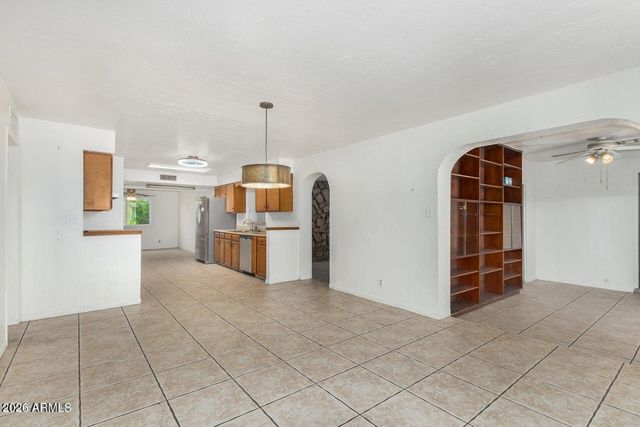 4137 W FRIER Drive, Phoenix, AZ 85051