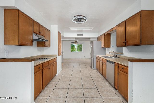 4137 W FRIER Drive, Phoenix, AZ 85051