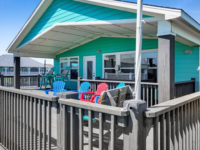 931 S Gateway, Crystal Beach, TX 77650