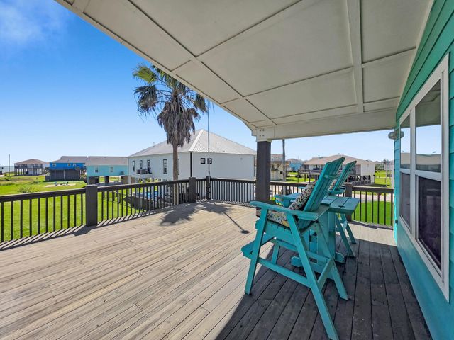 931 S Gateway, Crystal Beach, TX 77650