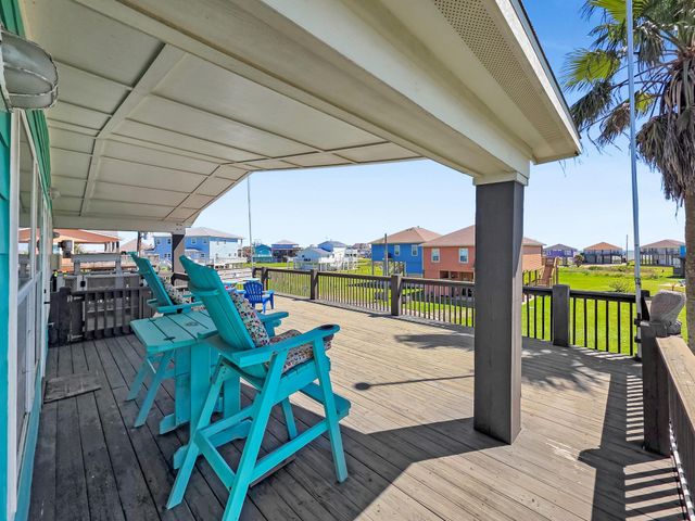 931 S Gateway, Crystal Beach, TX 77650