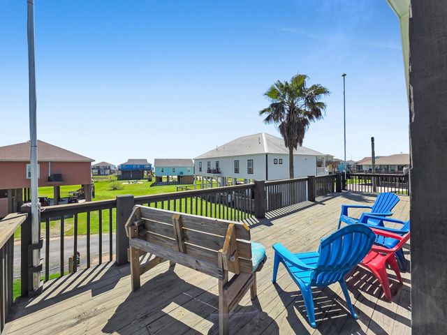 931 S Gateway, Crystal Beach, TX 77650