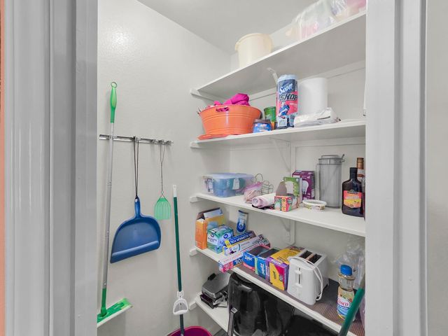 931 S Gateway, Crystal Beach, TX 77650