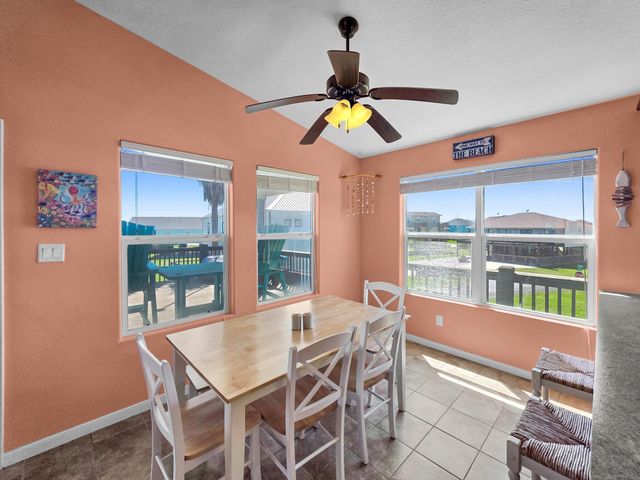 931 S Gateway, Crystal Beach, TX 77650