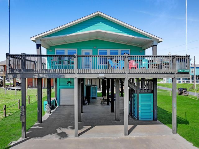 931 S Gateway, Crystal Beach, TX 77650