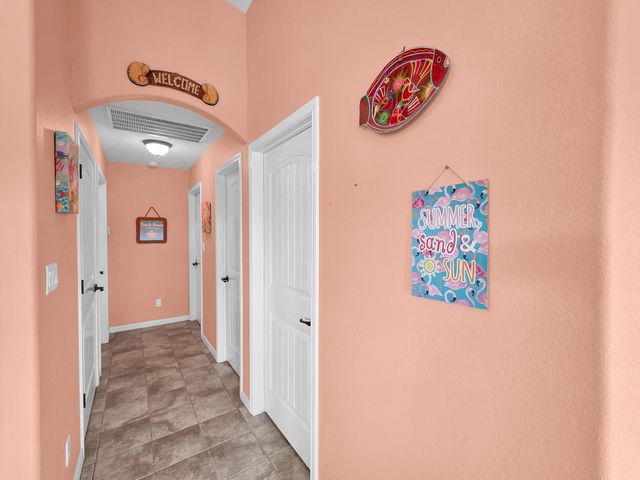 931 S Gateway, Crystal Beach, TX 77650