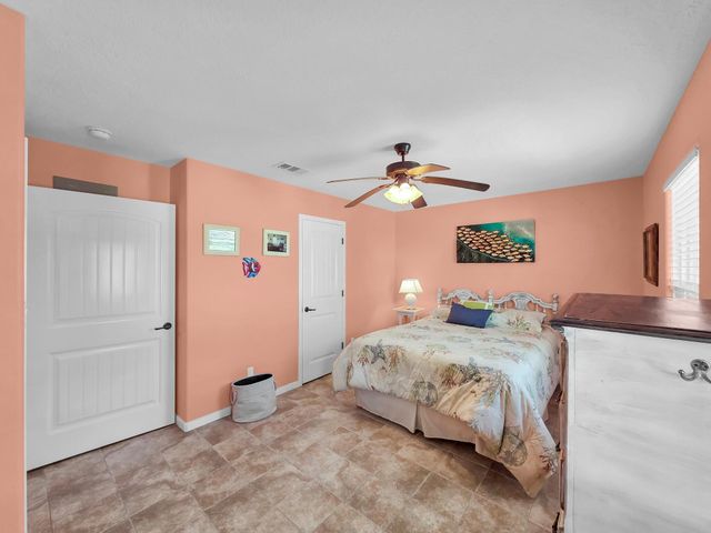 931 S Gateway, Crystal Beach, TX 77650