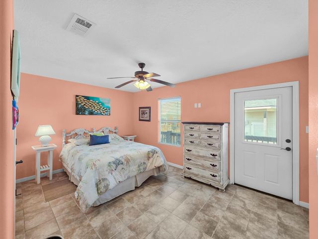 931 S Gateway, Crystal Beach, TX 77650