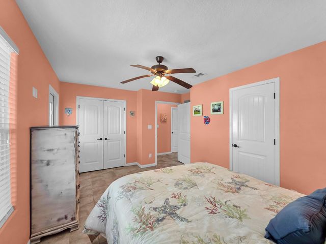 931 S Gateway, Crystal Beach, TX 77650