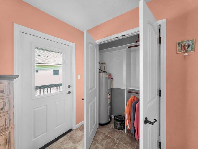 931 S Gateway, Crystal Beach, TX 77650