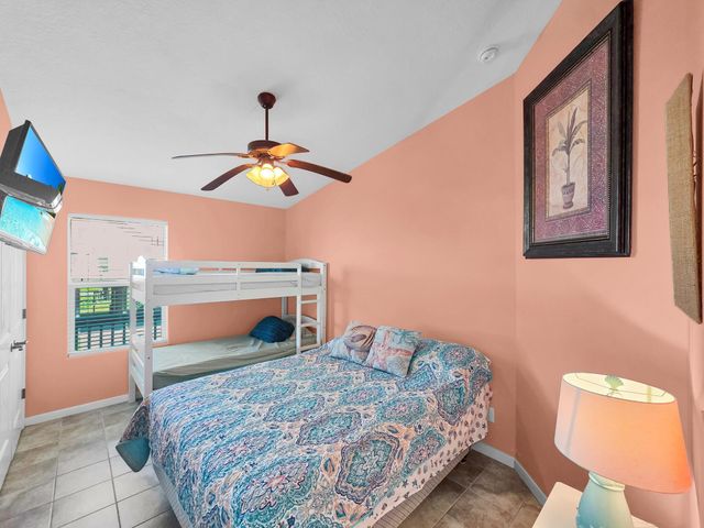 931 S Gateway, Crystal Beach, TX 77650