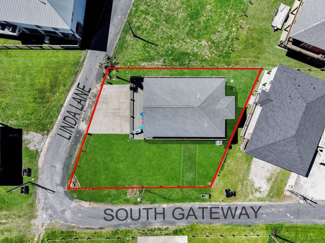 931 S Gateway, Crystal Beach, TX 77650