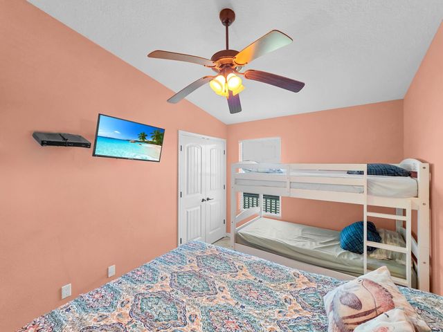 931 S Gateway, Crystal Beach, TX 77650