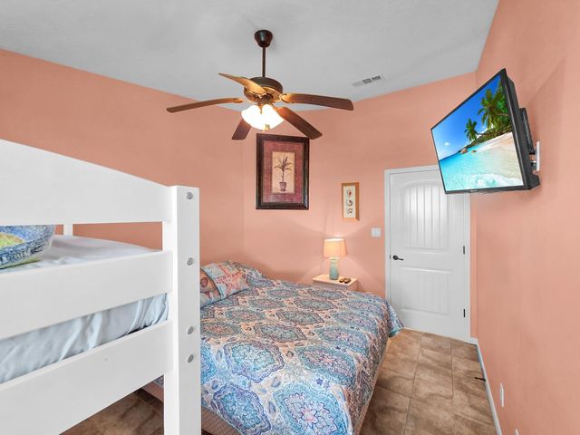 931 S Gateway, Crystal Beach, TX 77650