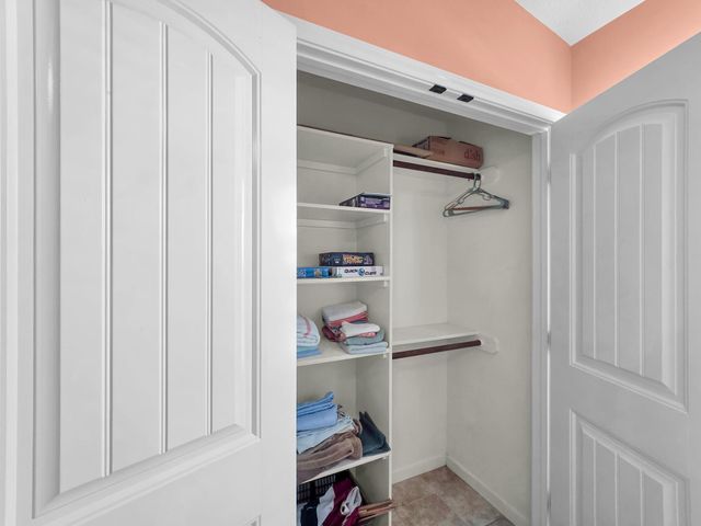 931 S Gateway, Crystal Beach, TX 77650