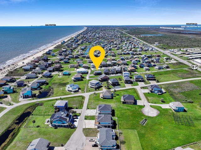 931 S Gateway, Crystal Beach, TX 77650