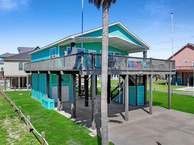 931 S Gateway, Crystal Beach, TX 77650