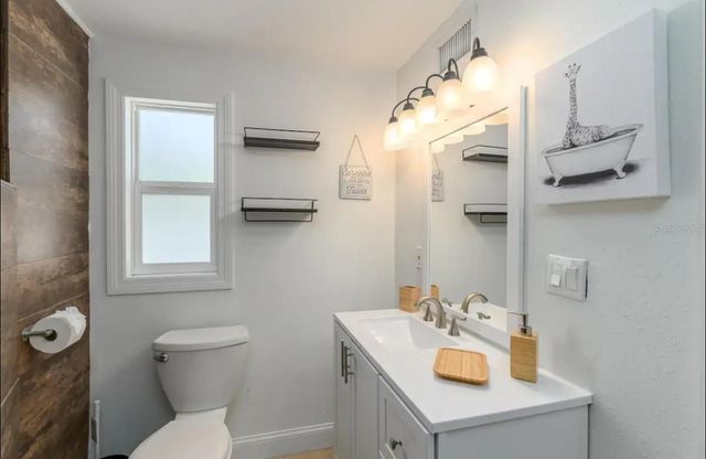 6650 4TH AVENUE N, St Petersburg, FL 33710