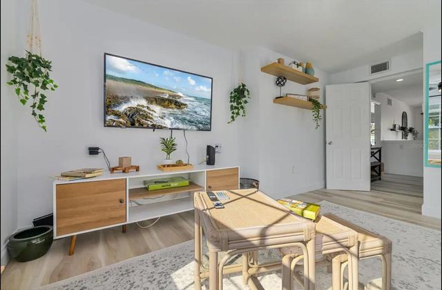 6650 4TH AVENUE N, St Petersburg, FL 33710